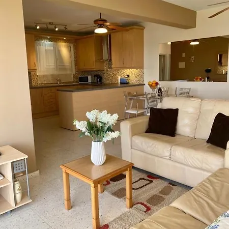 Sea View Apartment *